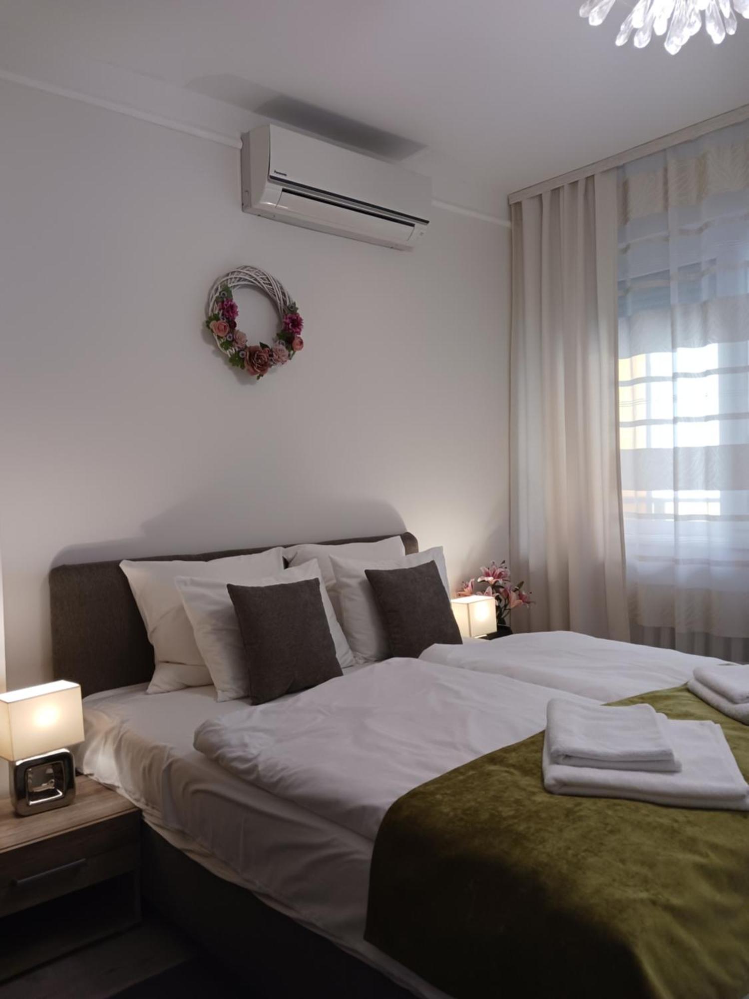 Corner Apartment — Photos 1